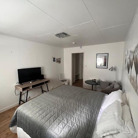 Bed And Breakfast แองเงิลโฮล์ม ภายนอก รูปภาพ