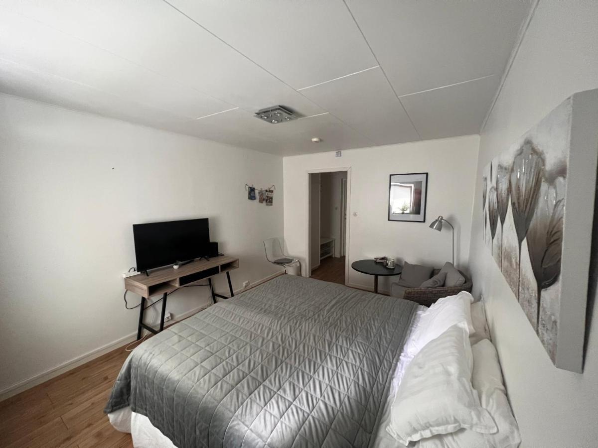 Bed And Breakfast แองเงิลโฮล์ม ภายนอก รูปภาพ